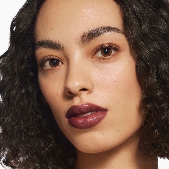 Clinique Even Better Pop Lipstick in Woo Me (Medium Dark Plum) - Picture 7 of 17